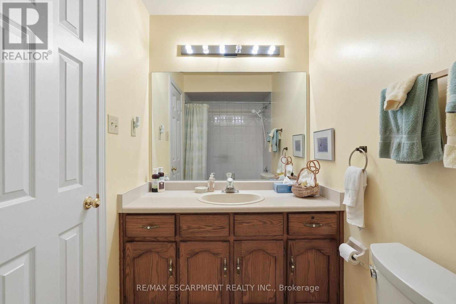 2320 Homer Drive, Burlington, ON - Indoor Photo Showing Bathroom