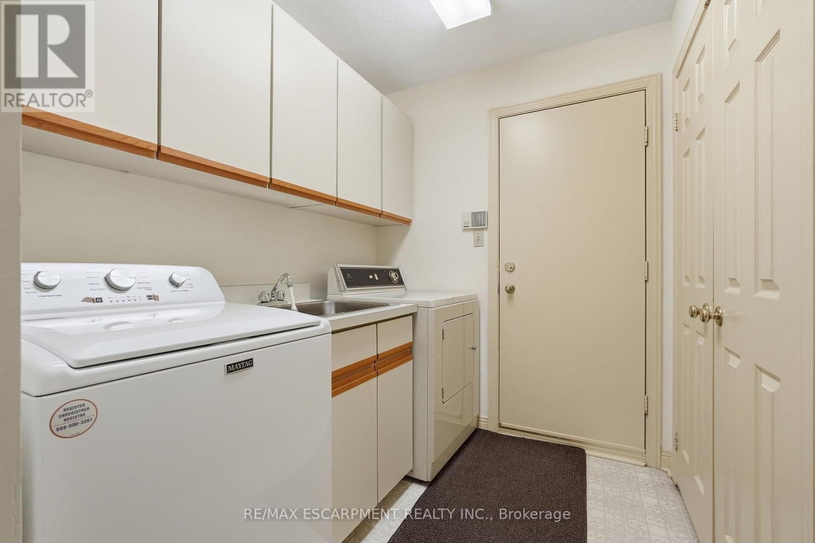2320 Homer Drive, Burlington, ON - Indoor Photo Showing Laundry Room