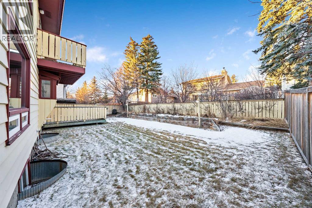40 Edforth Road Nw, Calgary, AB - Outdoor With Balcony