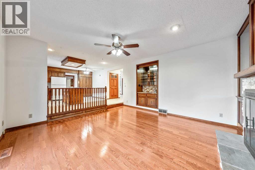 40 Edforth Road Nw, Calgary, AB - Indoor Photo Showing Other Room