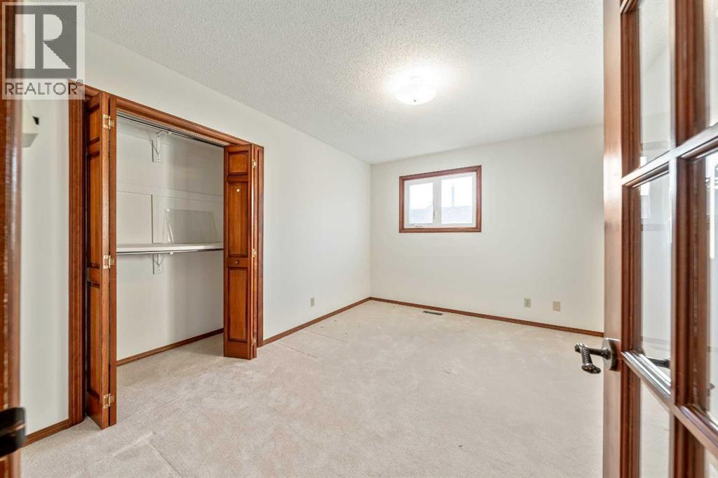 40 Edforth Road Nw, Calgary, AB - Indoor Photo Showing Other Room