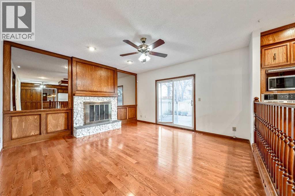 40 Edforth Road Nw, Calgary, AB - Indoor With Fireplace
