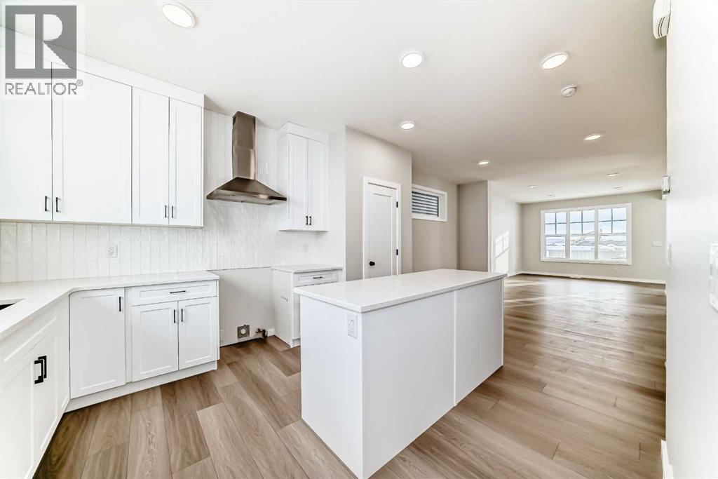 158 Bartlett Crescent Se, Calgary, AB - Indoor Photo Showing Kitchen