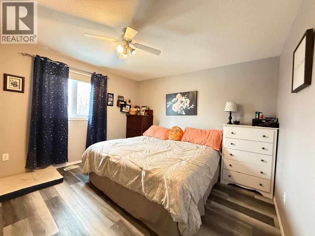 4006 65 Avenue, Lloydminster, AB - Indoor Photo Showing Bedroom