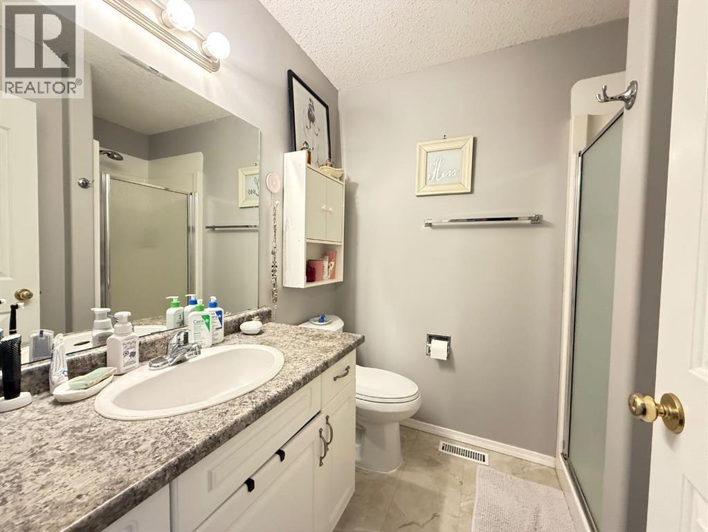 4006 65 Avenue, Lloydminster, AB - Indoor Photo Showing Bathroom