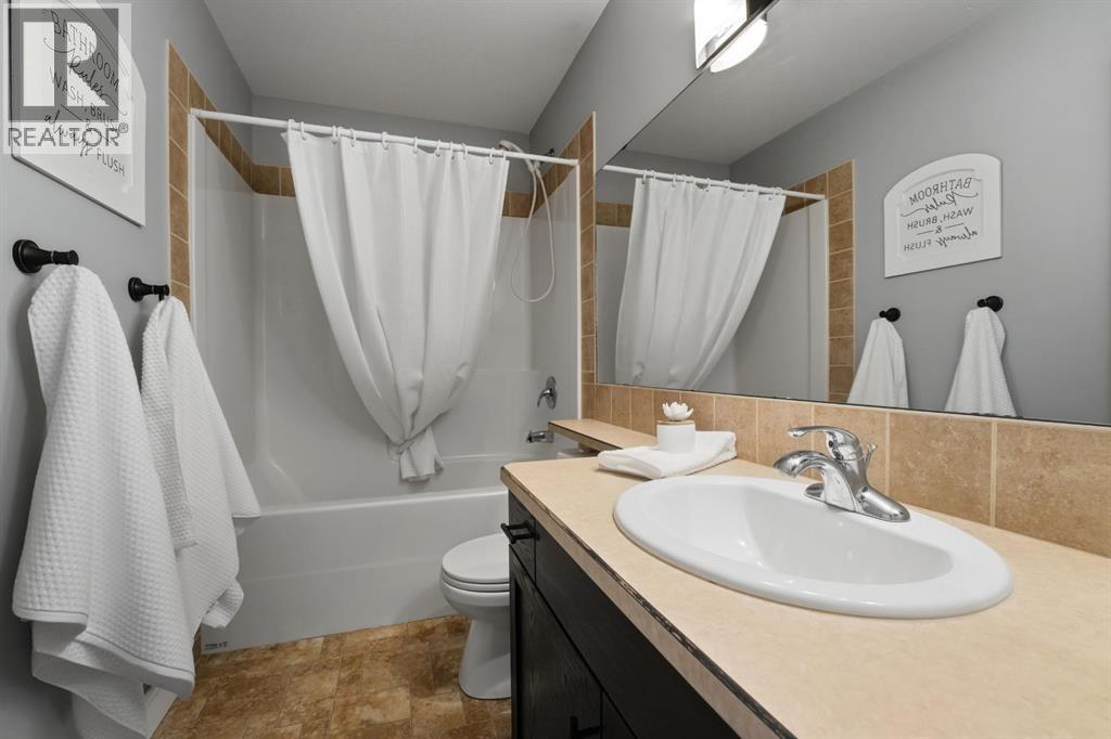 Upstairs 4pc Bathroom - 83 Kirton Close, Red Deer, AB - Indoor Photo Showing Bathroom