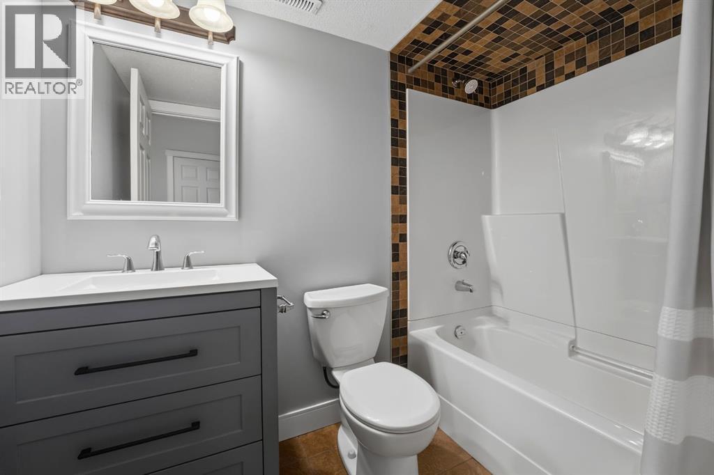 Basement 4pc Bathroom - 83 Kirton Close, Red Deer, AB - Indoor Photo Showing Bathroom