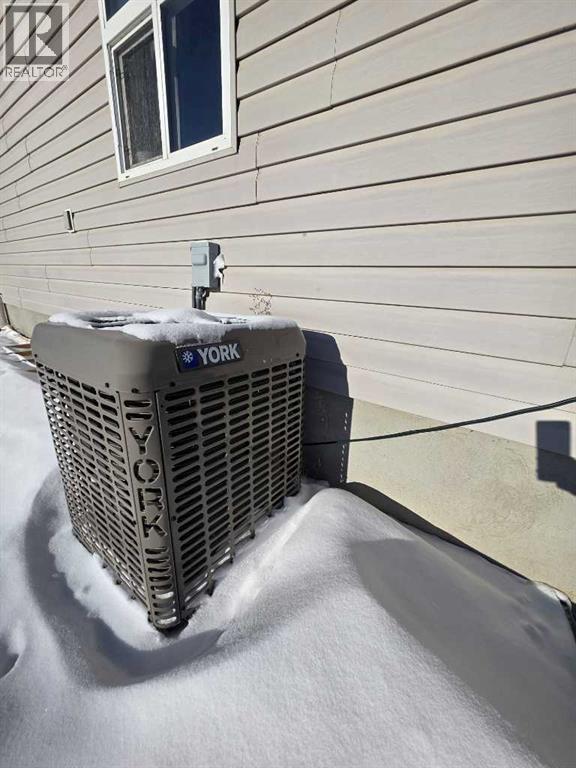 AC Unit - 1, 2602 11 Avenue, Wainwright, AB - Outdoor With Exterior