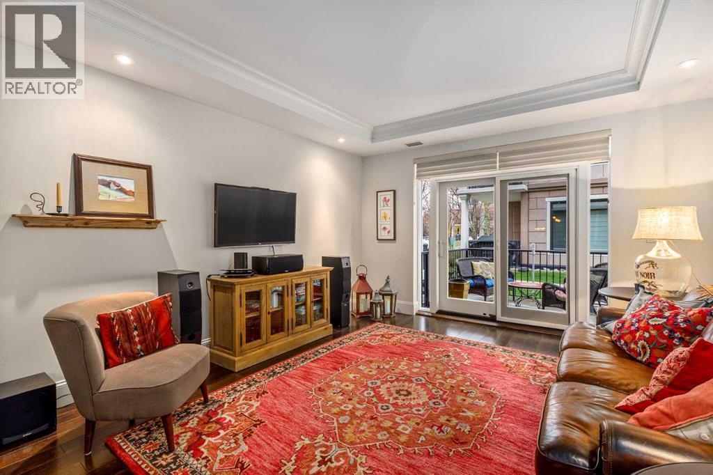 105, 121 Quarry Way Se, Calgary, AB - Indoor Photo Showing Living Room