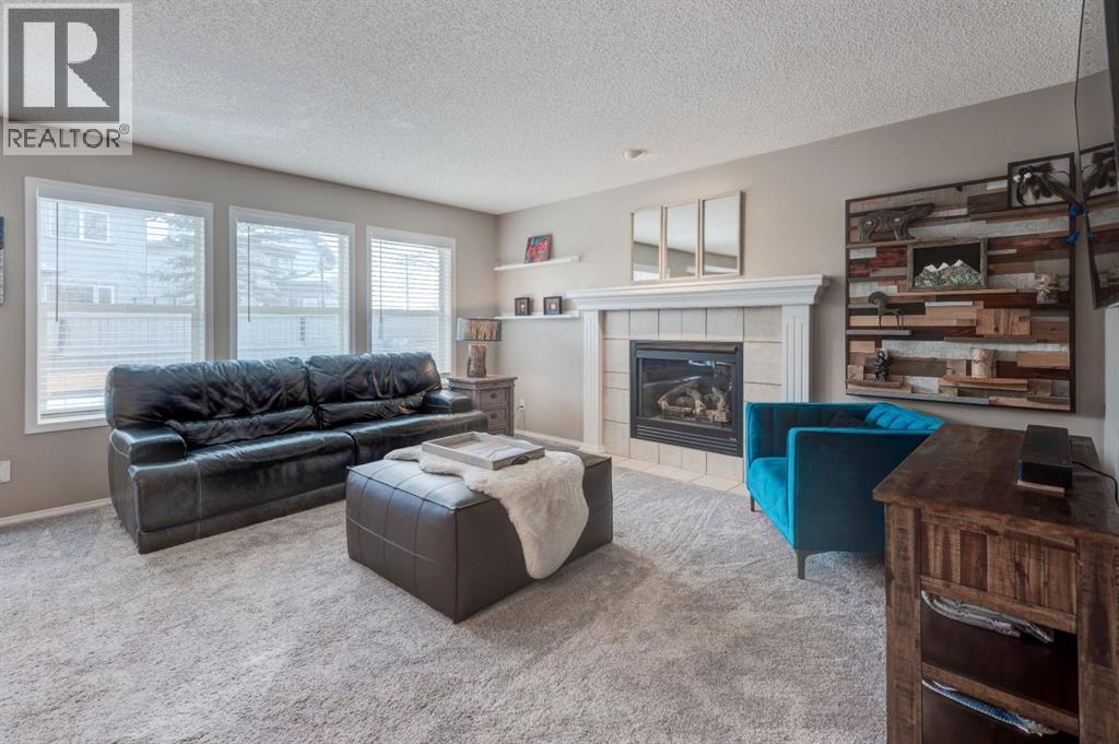 162 Somerside Crescent Sw, Calgary, AB - Indoor Photo Showing Living Room With Fireplace