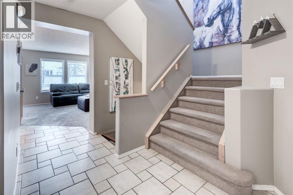 162 Somerside Crescent Sw, Calgary, AB - Indoor Photo Showing Other Room