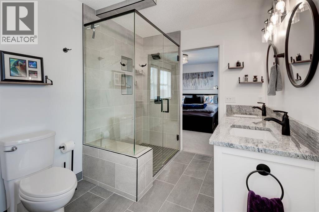 162 Somerside Crescent Sw, Calgary, AB - Indoor Photo Showing Bathroom