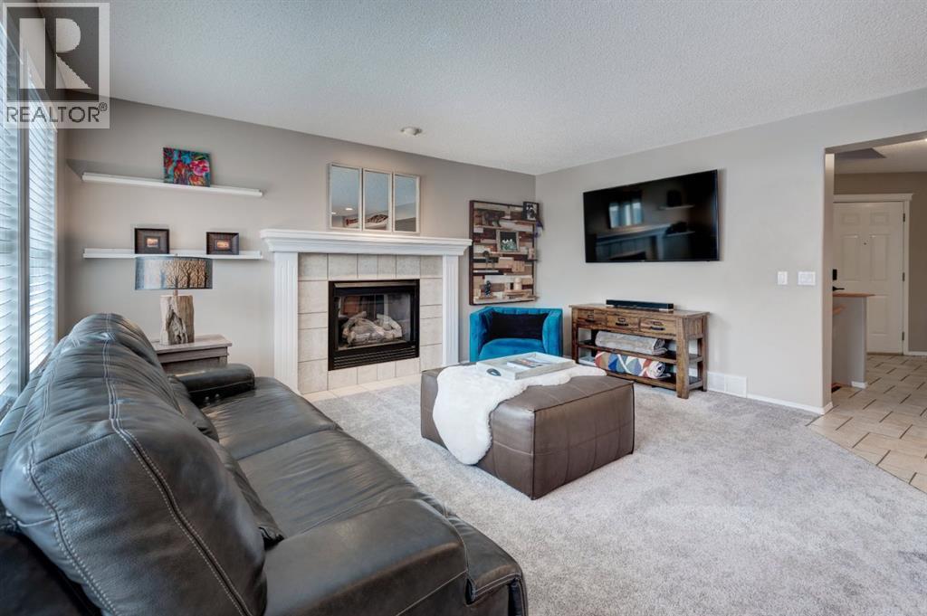 162 Somerside Crescent Sw, Calgary, AB - Indoor Photo Showing Living Room With Fireplace