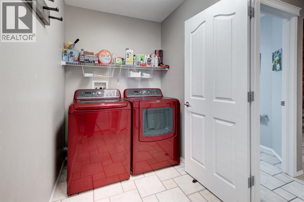 162 Somerside Crescent Sw, Calgary, AB - Indoor Photo Showing Laundry Room