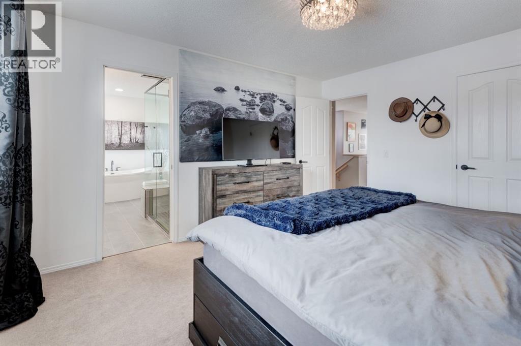 162 Somerside Crescent Sw, Calgary, AB - Indoor Photo Showing Bedroom