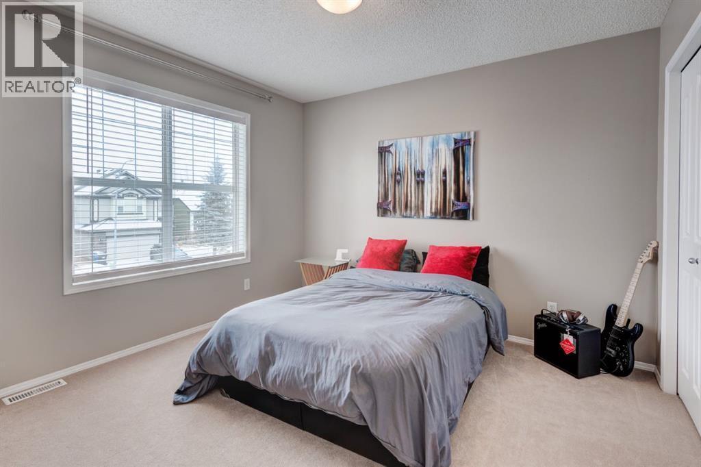 162 Somerside Crescent Sw, Calgary, AB - Indoor Photo Showing Bedroom