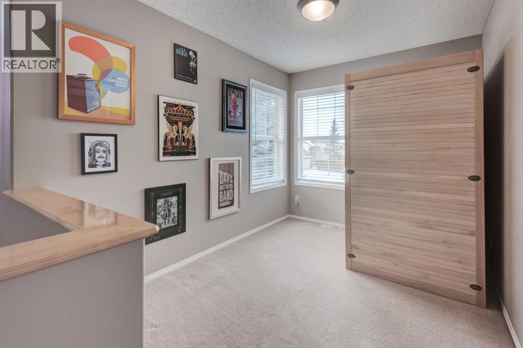 162 Somerside Crescent Sw, Calgary, AB - Indoor Photo Showing Other Room