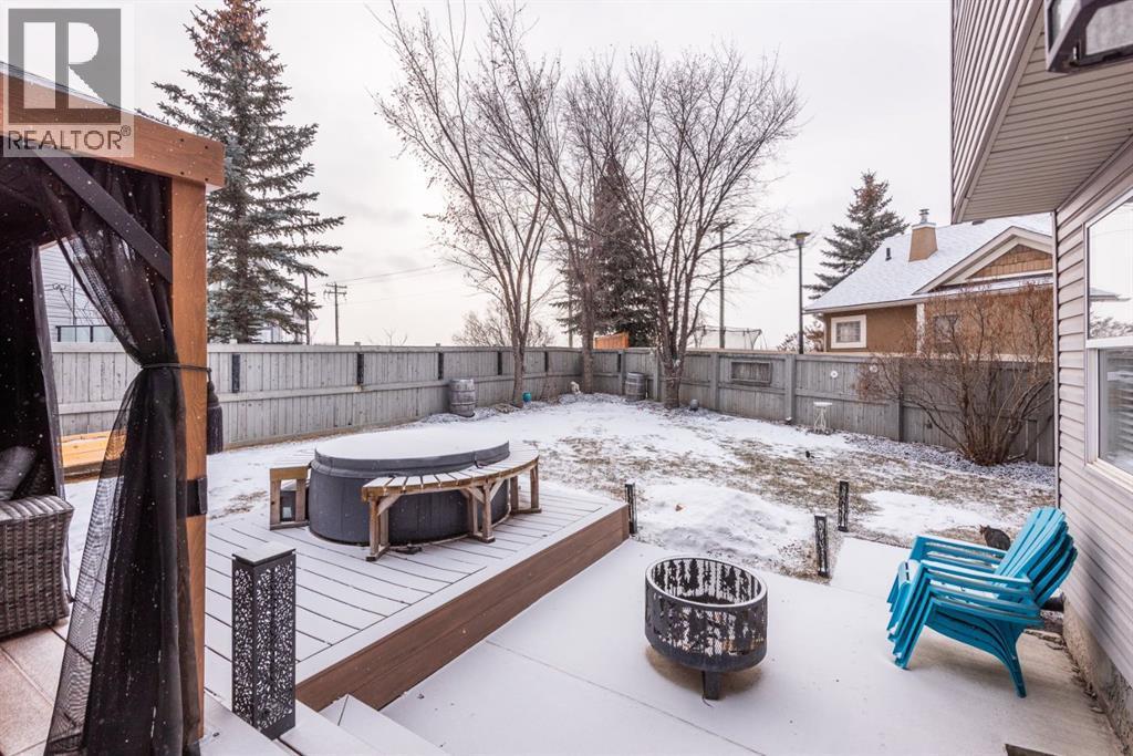 162 Somerside Crescent Sw, Calgary, AB - Outdoor