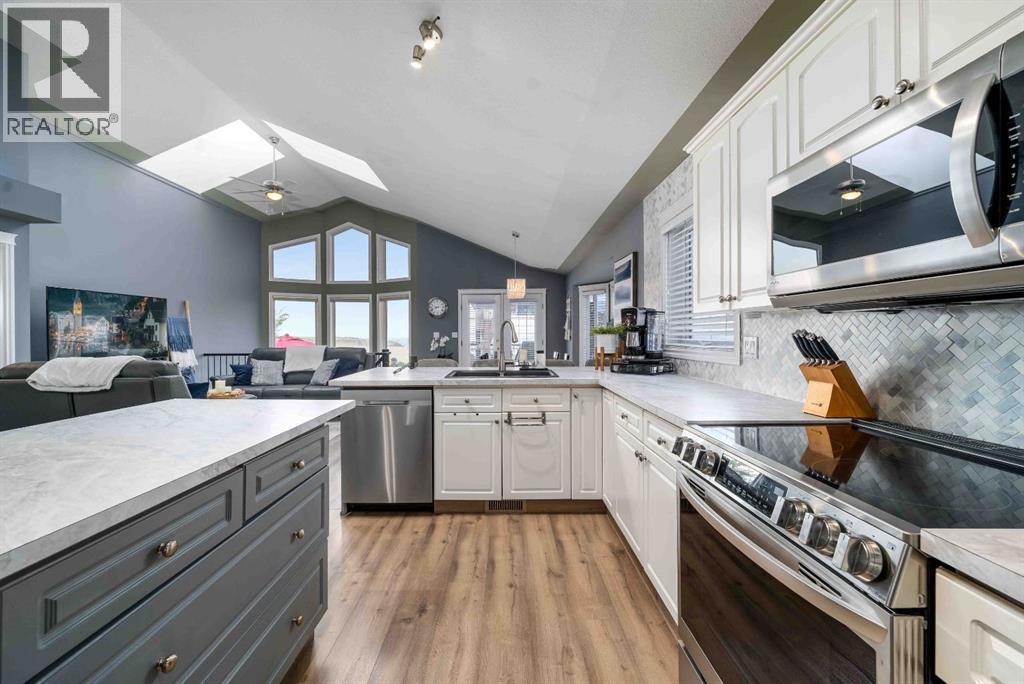 110 Redcliff Way Sw, Redcliff, AB - Indoor Photo Showing Kitchen