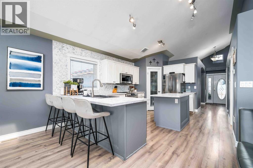 110 Redcliff Way Sw, Redcliff, AB - Indoor Photo Showing Kitchen With Upgraded Kitchen