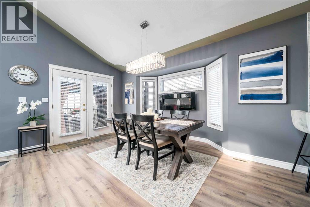 110 Redcliff Way Sw, Redcliff, AB - Indoor Photo Showing Dining Room