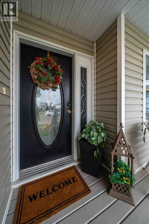 110 Redcliff Way Sw, Redcliff, AB - Outdoor With Deck Patio Veranda With Exterior