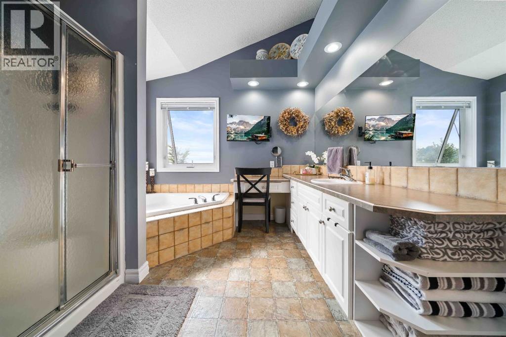 110 Redcliff Way Sw, Redcliff, AB - Indoor Photo Showing Bathroom