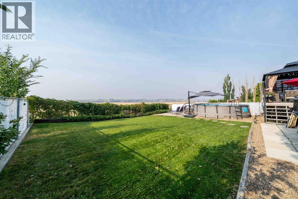 110 Redcliff Way Sw, Redcliff, AB - Outdoor