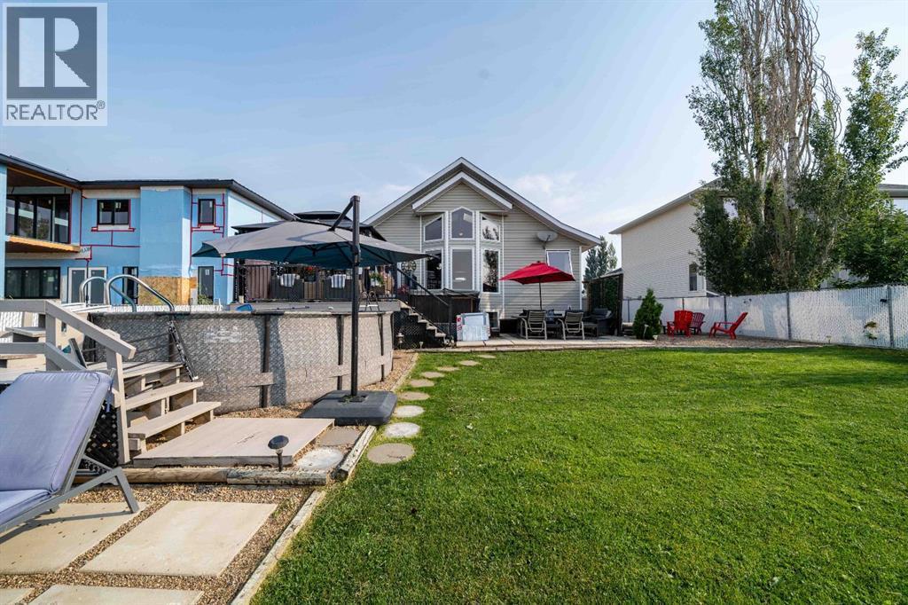 110 Redcliff Way Sw, Redcliff, AB - Outdoor