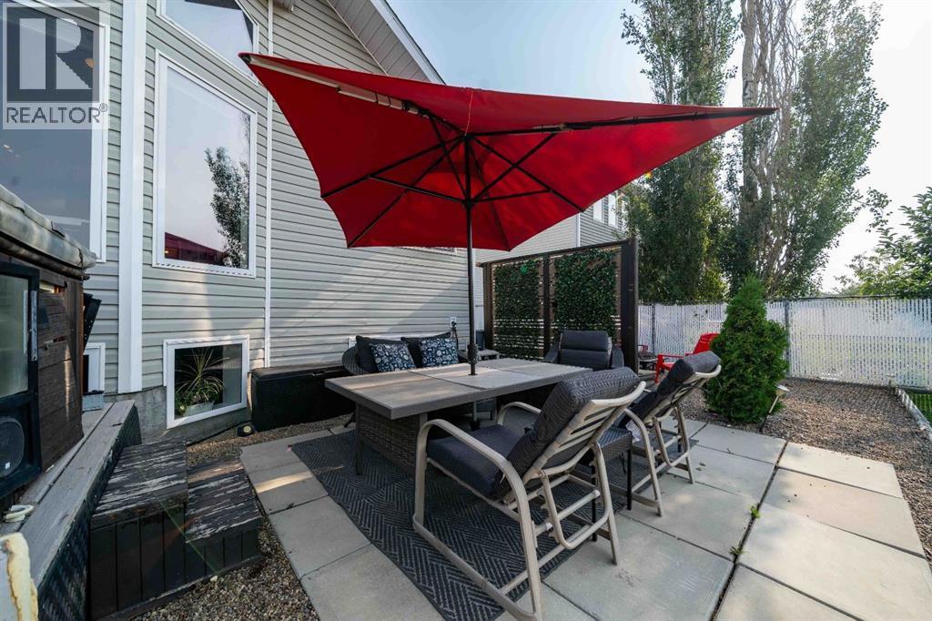 110 Redcliff Way Sw, Redcliff, AB - Outdoor With Deck Patio Veranda With Exterior