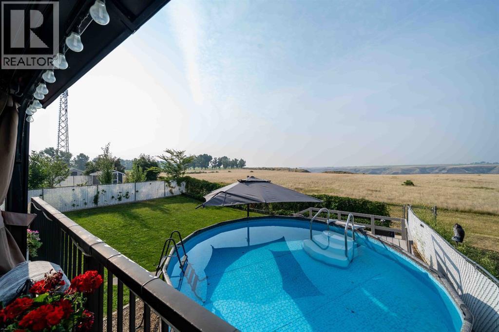 110 Redcliff Way Sw, Redcliff, AB - Outdoor