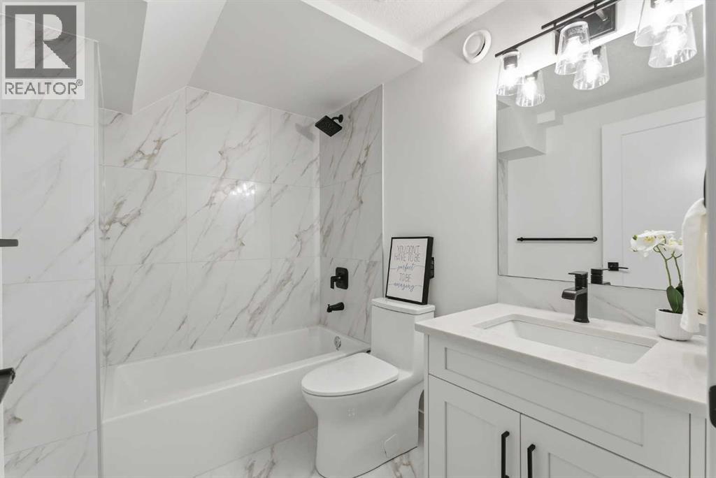 4904 Valiant Drive Nw, Calgary, AB - Indoor Photo Showing Bathroom