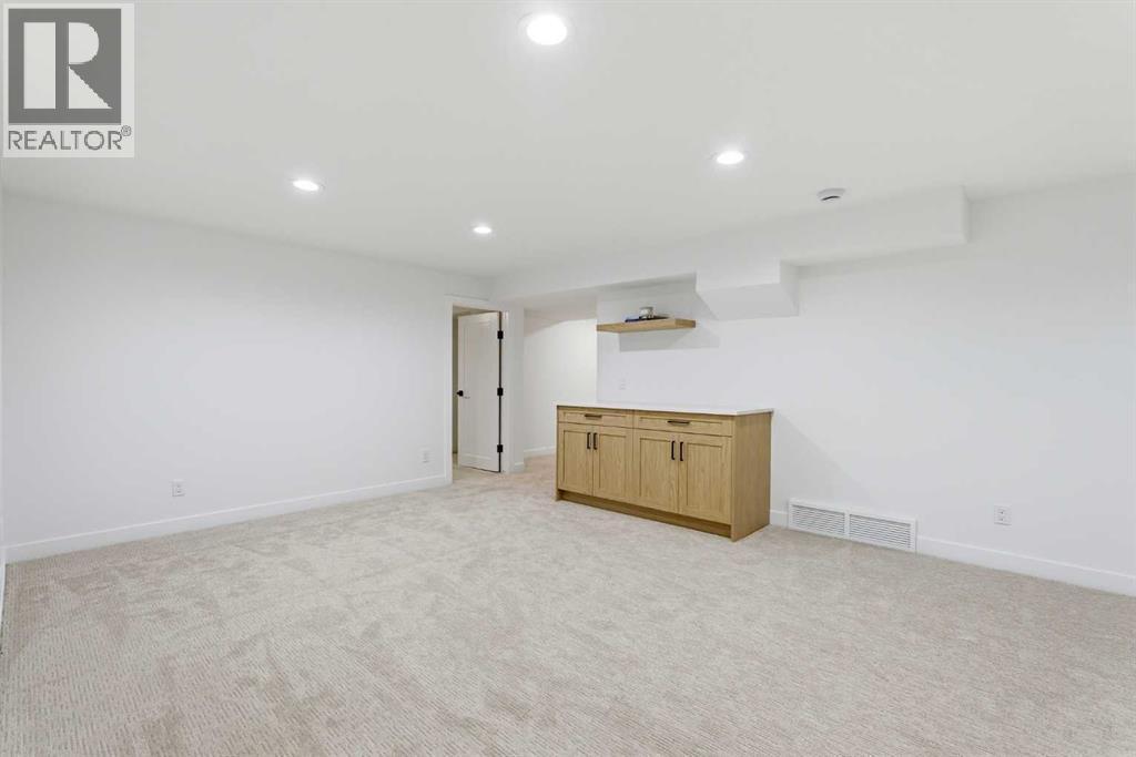 4904 Valiant Drive Nw, Calgary, AB - Indoor