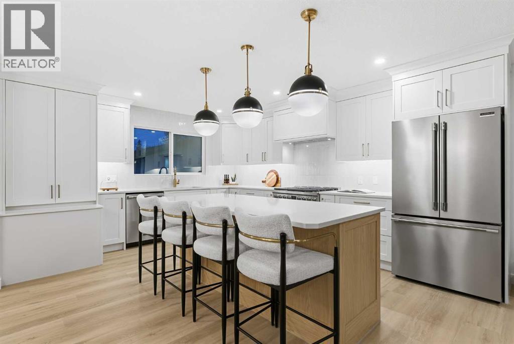 4904 Valiant Drive Nw, Calgary, AB - Indoor Photo Showing Kitchen With Upgraded Kitchen