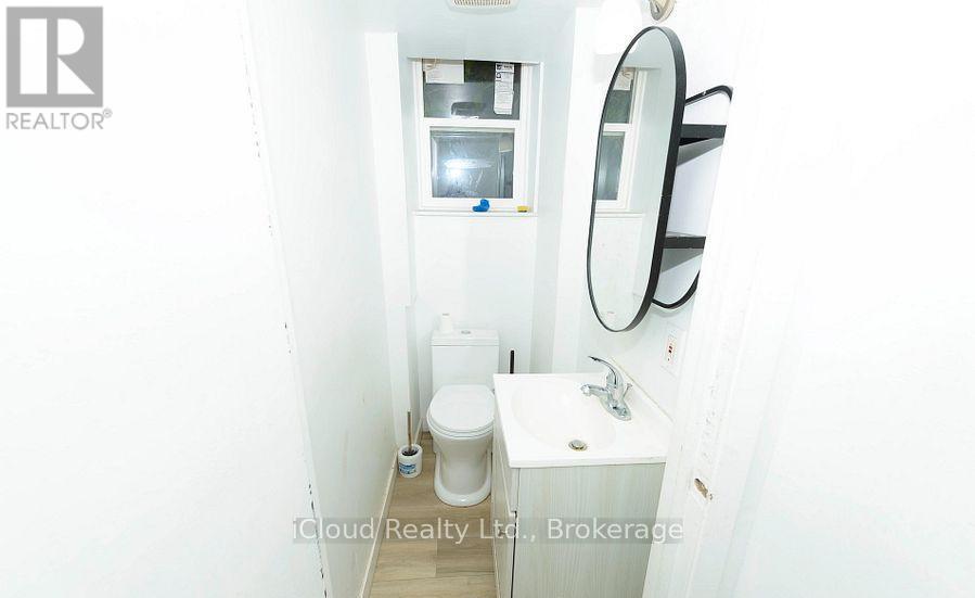 81 Florence Avenue, Kitchener, ON - Indoor Photo Showing Bathroom