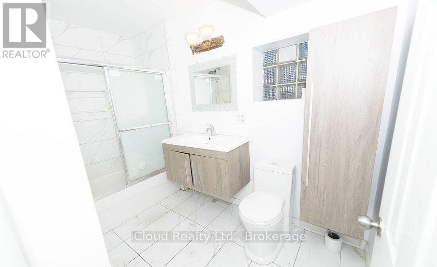 81 Florence Avenue, Kitchener, ON - Indoor Photo Showing Bathroom