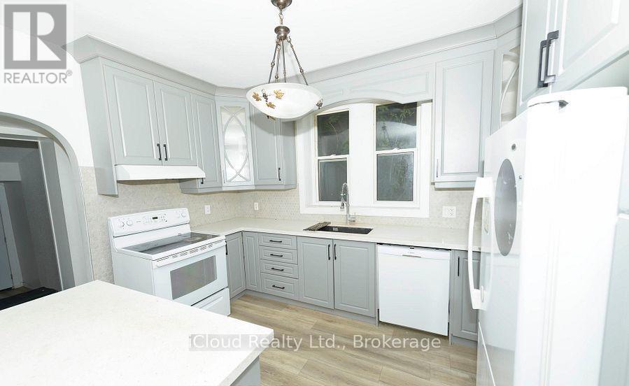 81 Florence Avenue, Kitchener, ON - Indoor Photo Showing Kitchen
