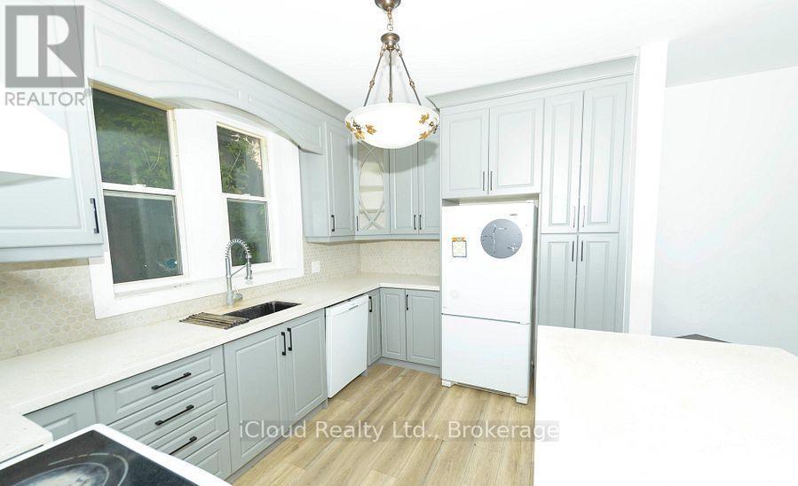 81 Florence Avenue, Kitchener, ON - Indoor Photo Showing Kitchen