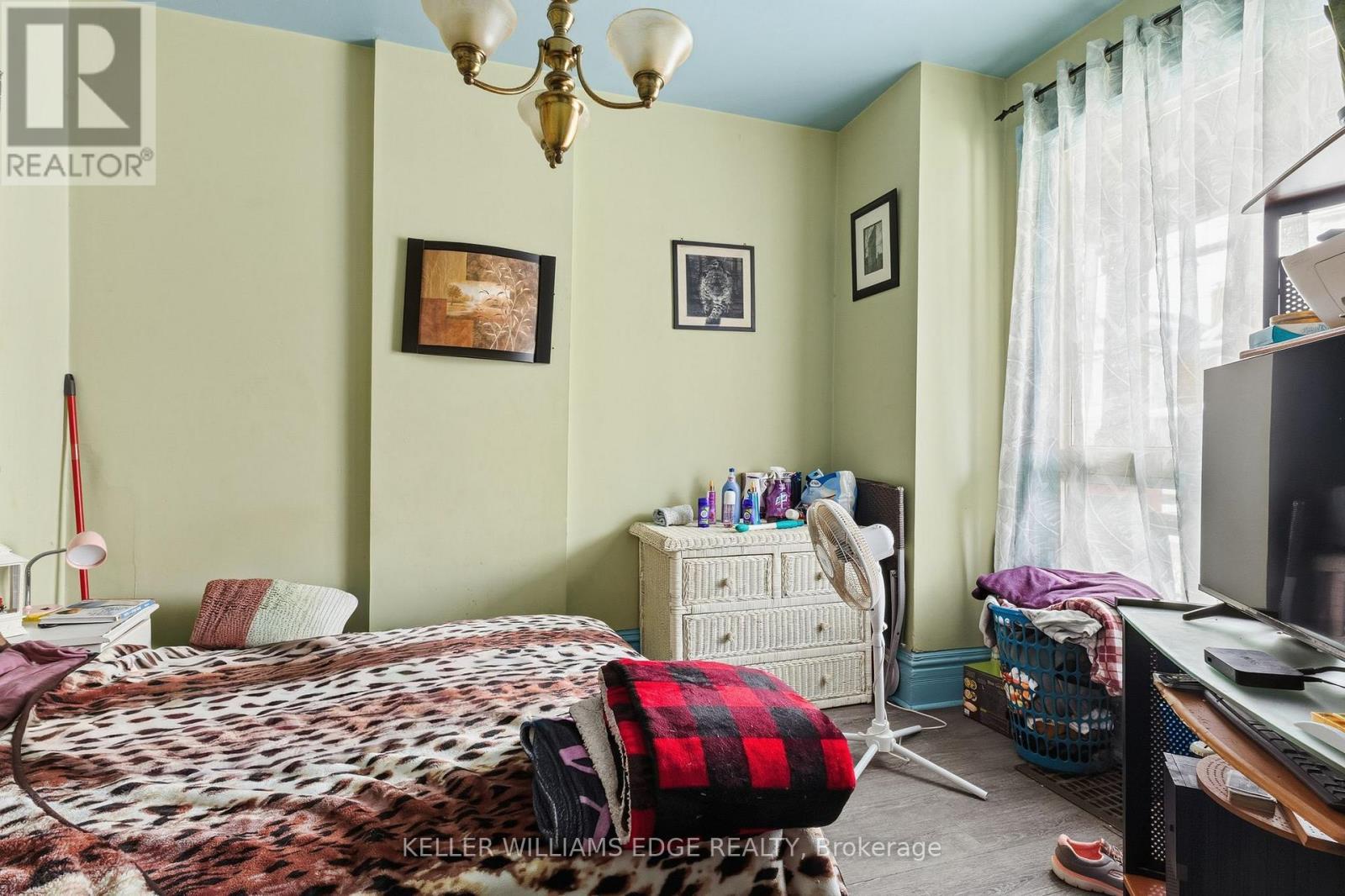 24 Fullerton Avenue, Hamilton, ON - Indoor Photo Showing Bedroom