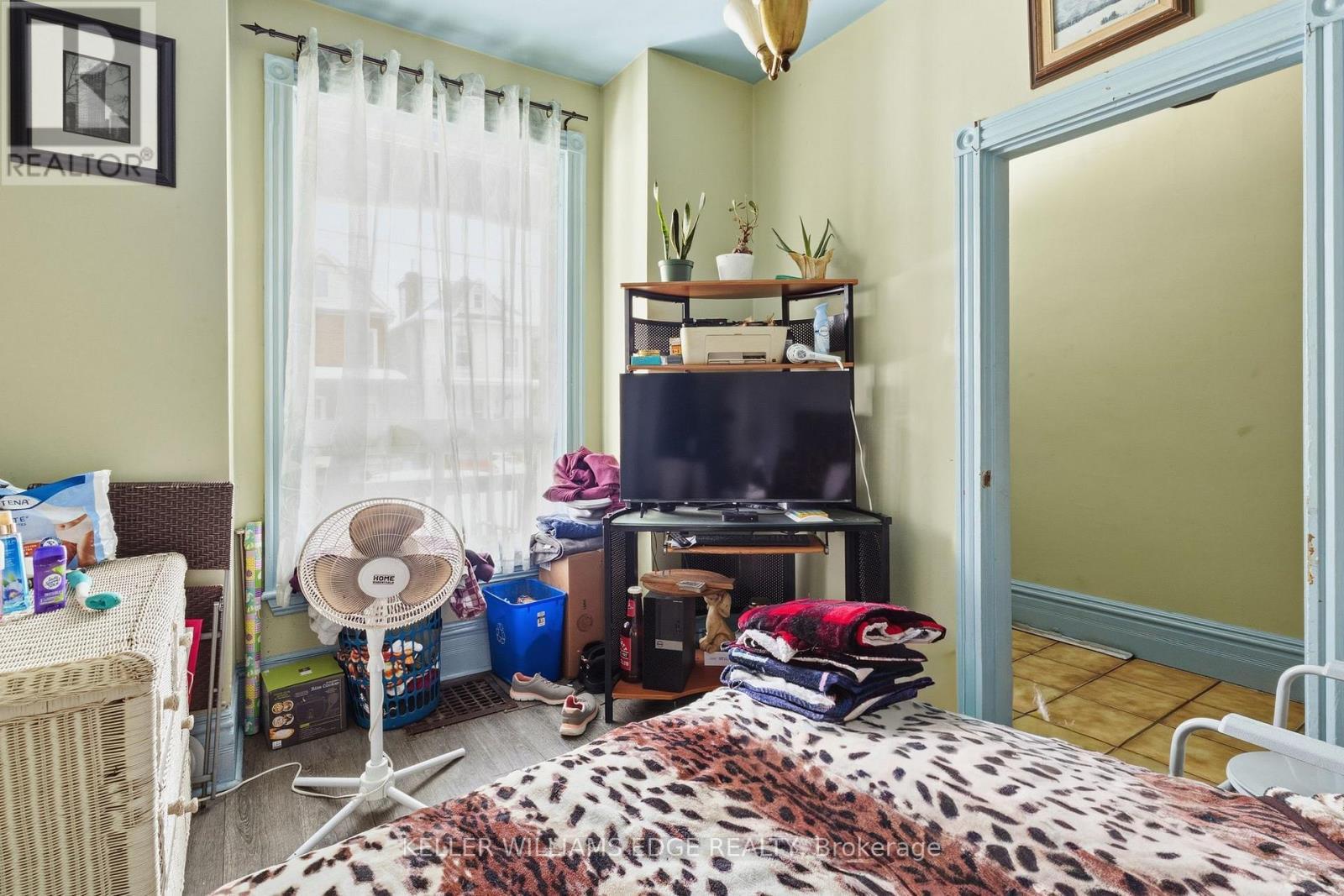 24 Fullerton Avenue, Hamilton, ON - Indoor Photo Showing Bedroom