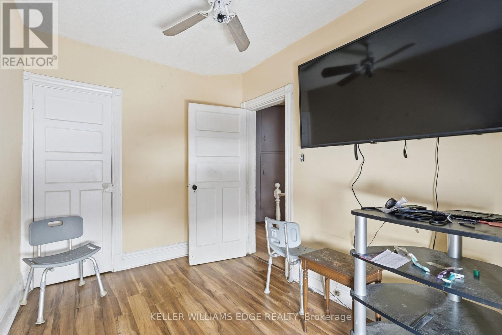 24 Fullerton Avenue, Hamilton, ON - Indoor Photo Showing Other Room