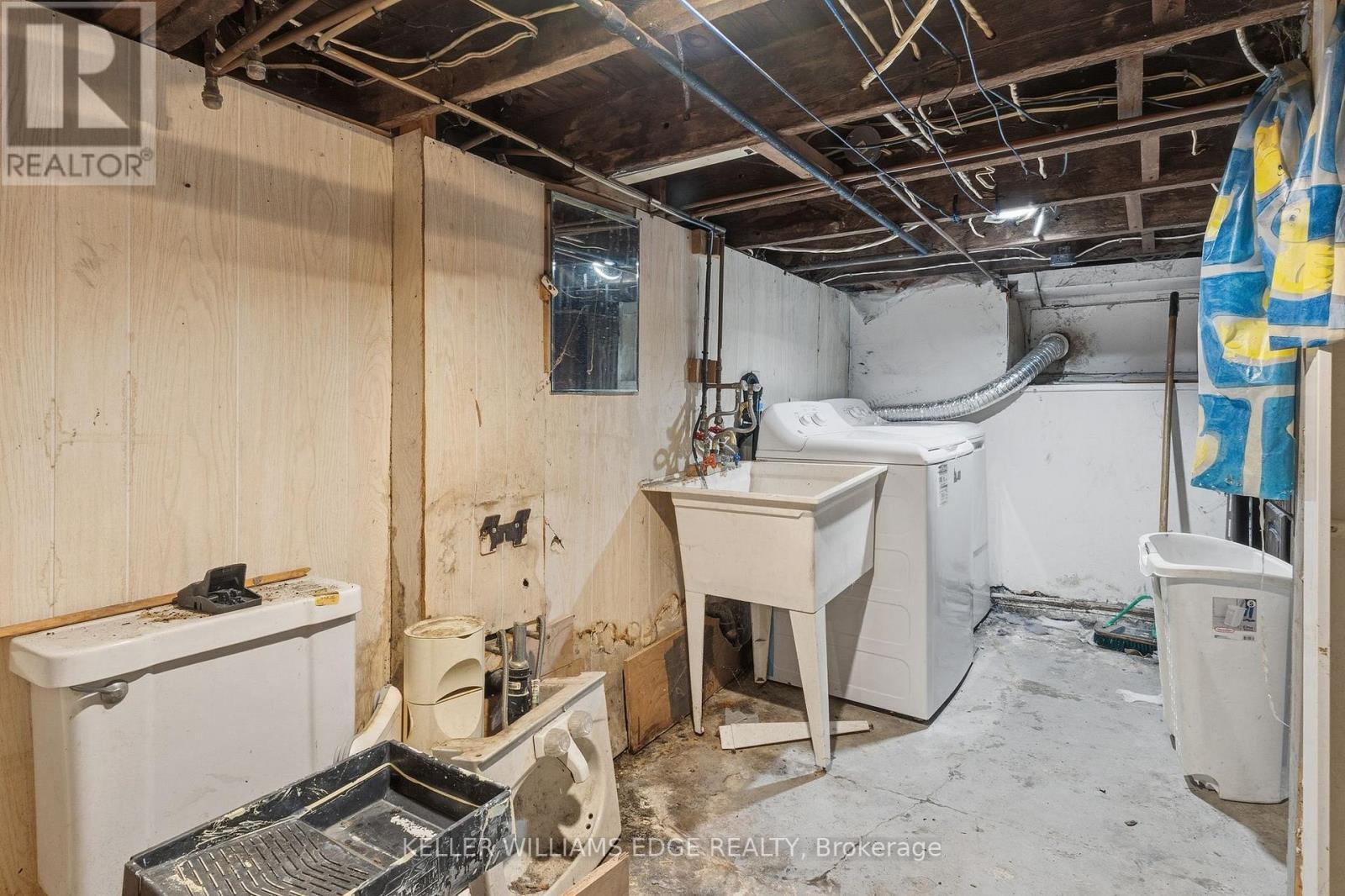 24 Fullerton Avenue, Hamilton, ON - Indoor Photo Showing Laundry Room
