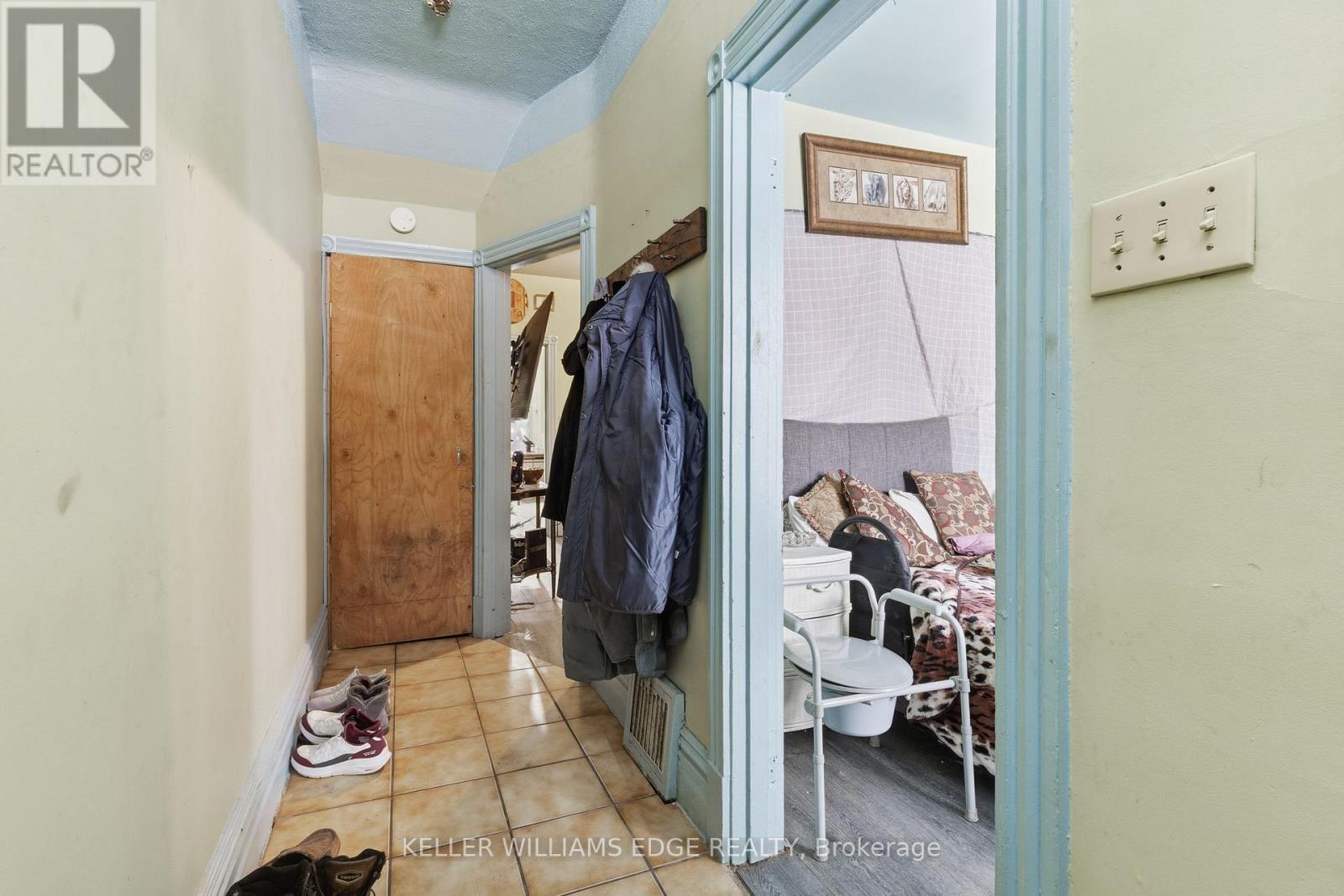 24 Fullerton Avenue, Hamilton, ON - Indoor