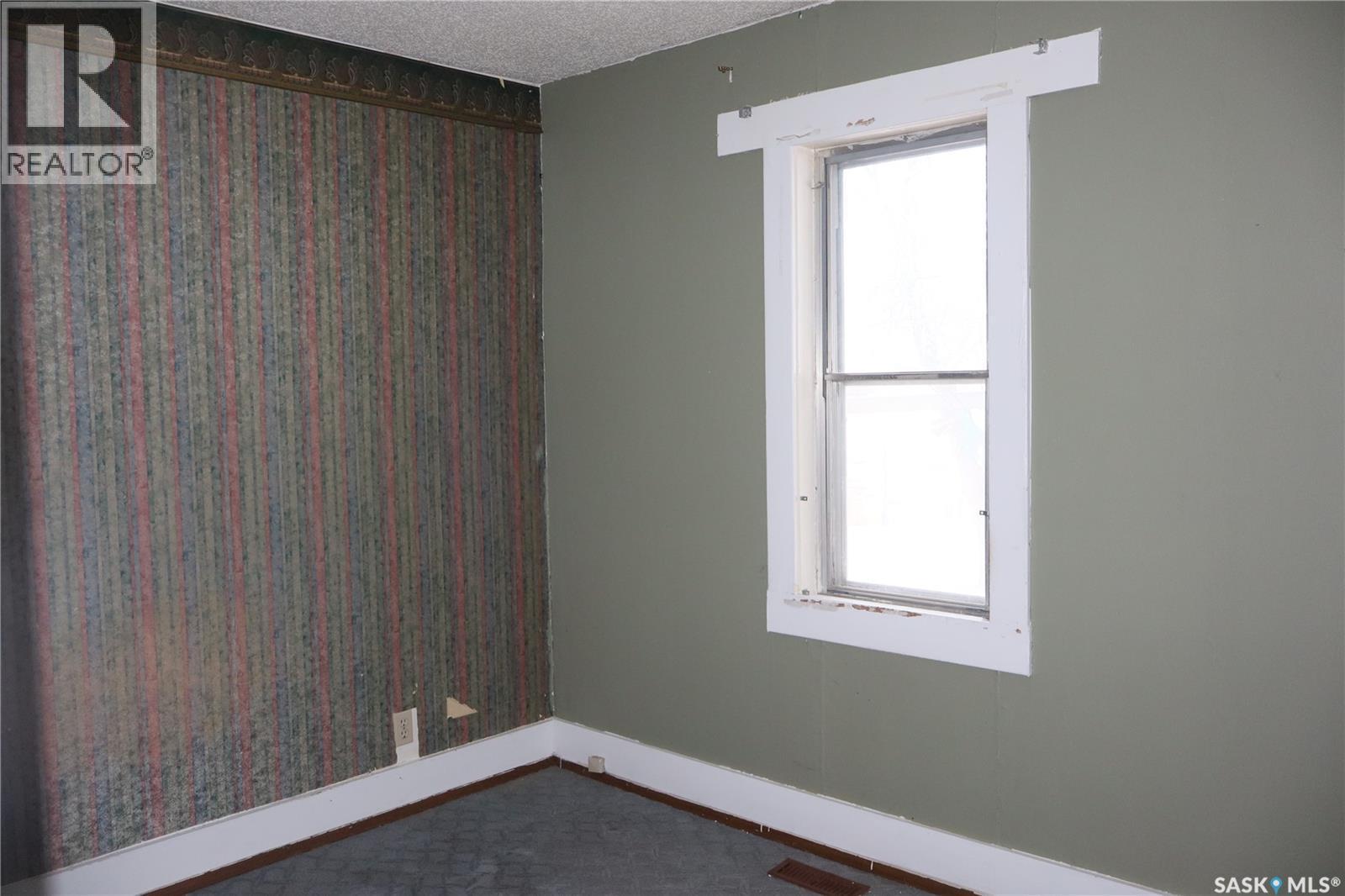 315 7Th Avenue E, Assiniboia, SK - Indoor Photo Showing Other Room