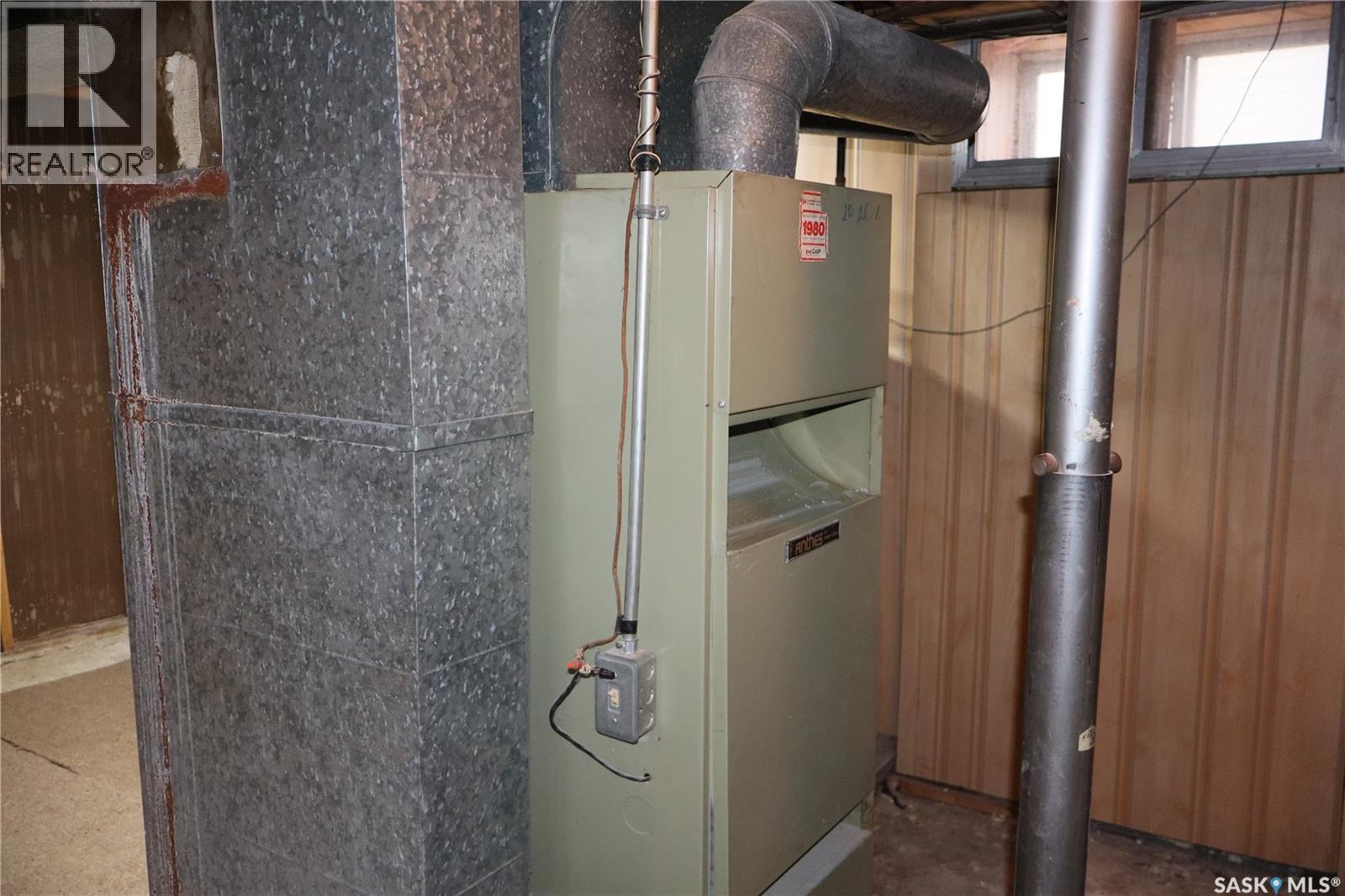 315 7Th Avenue E, Assiniboia, SK - Indoor Photo Showing Basement