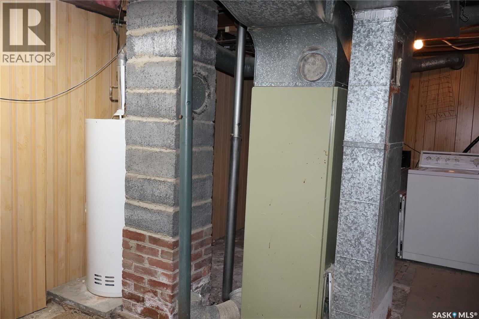 315 7Th Avenue E, Assiniboia, SK - Indoor