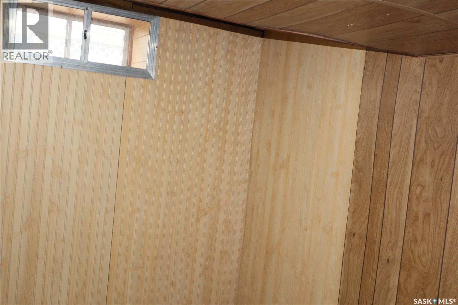 315 7Th Avenue E, Assiniboia, SK - Indoor