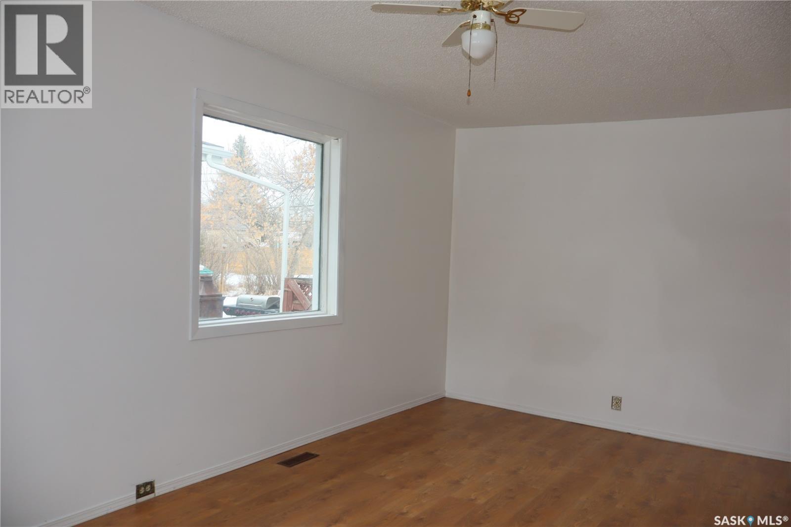 315 7Th Avenue E, Assiniboia, SK - Indoor Photo Showing Other Room