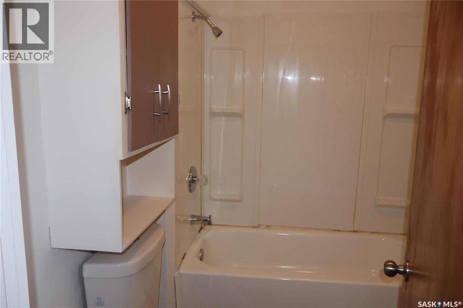 315 7Th Avenue E, Assiniboia, SK - Indoor Photo Showing Bathroom