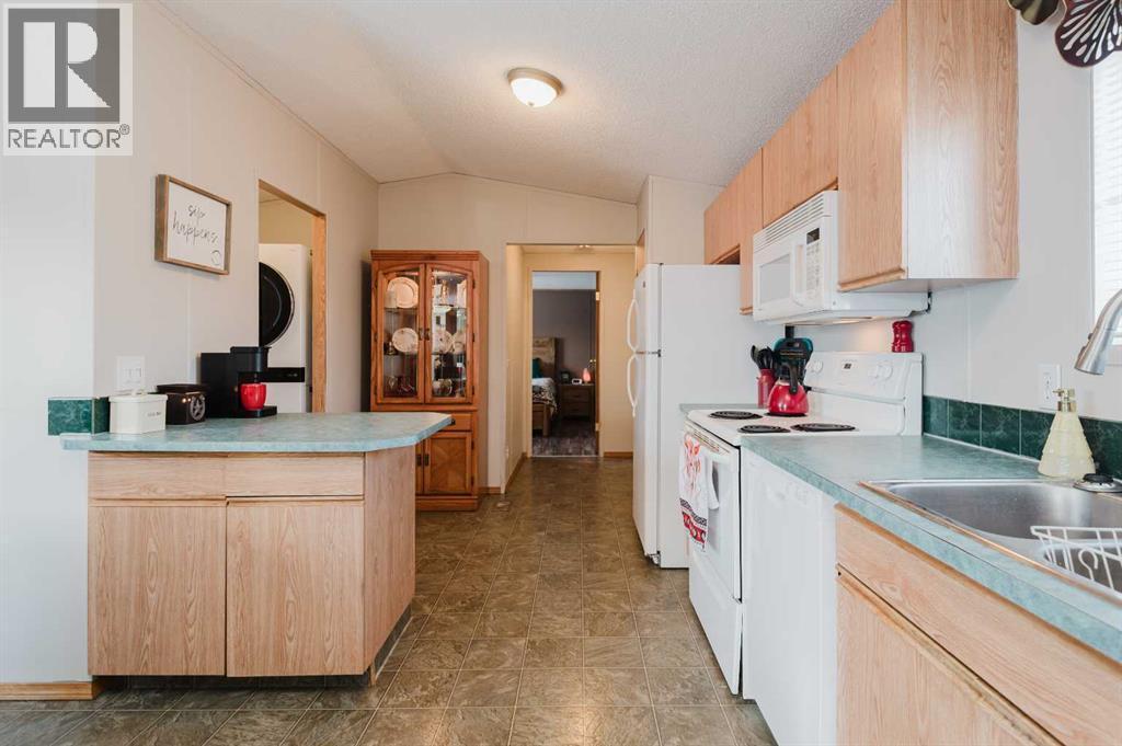 9614 103 Avenue, Clairmont, AB - Indoor Photo Showing Kitchen With Double Sink